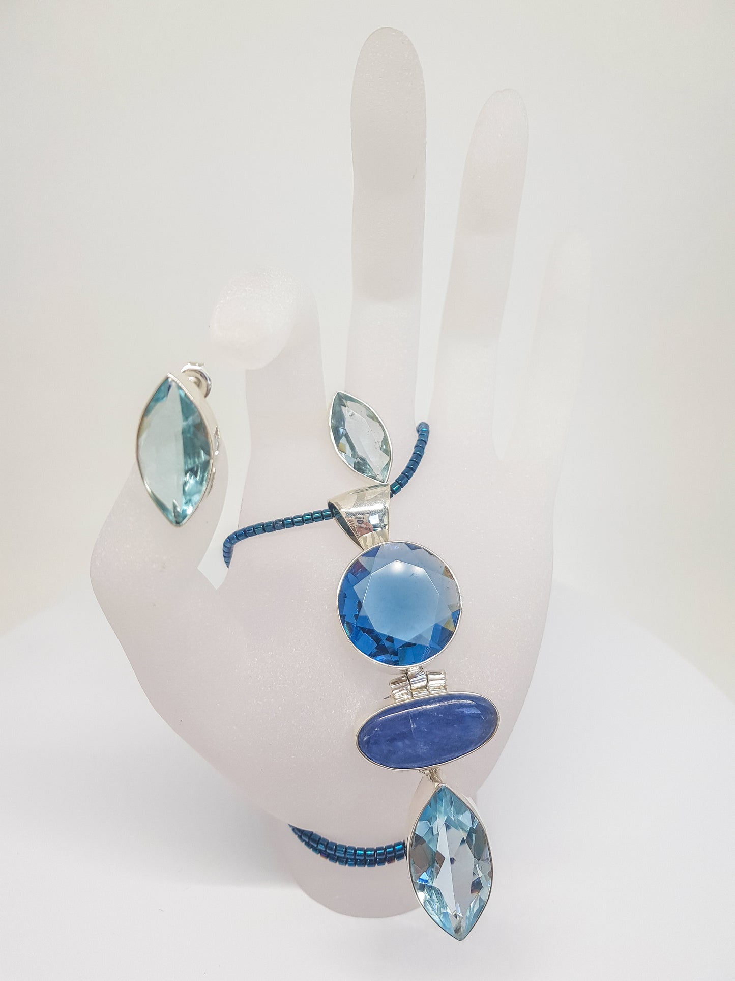 Gargantilla tornasol con Dije de Cristal y Lapizlázuli con Aretes