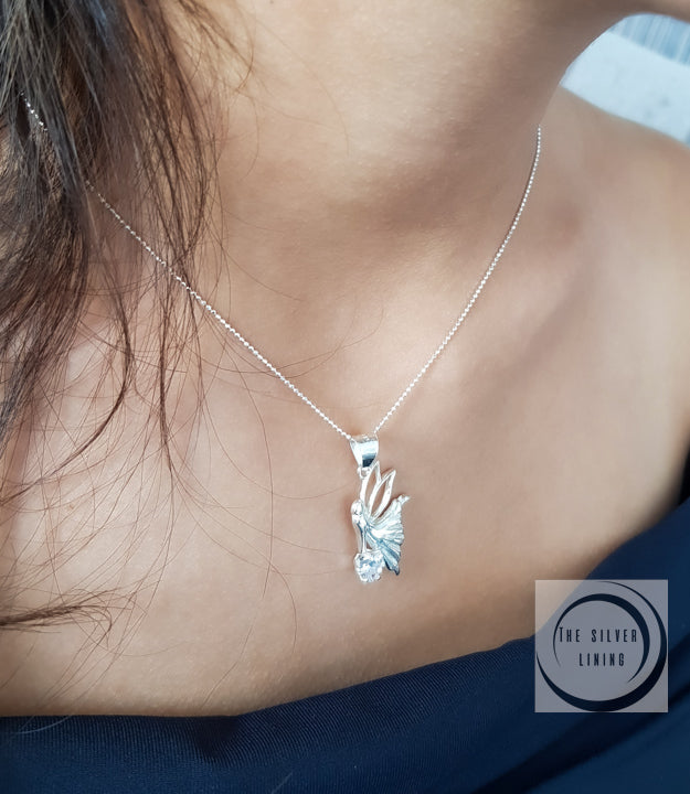Juego de dije y aretes de plata 925, Hada con aretes de zirconia de alta calidad (cadena incluída)