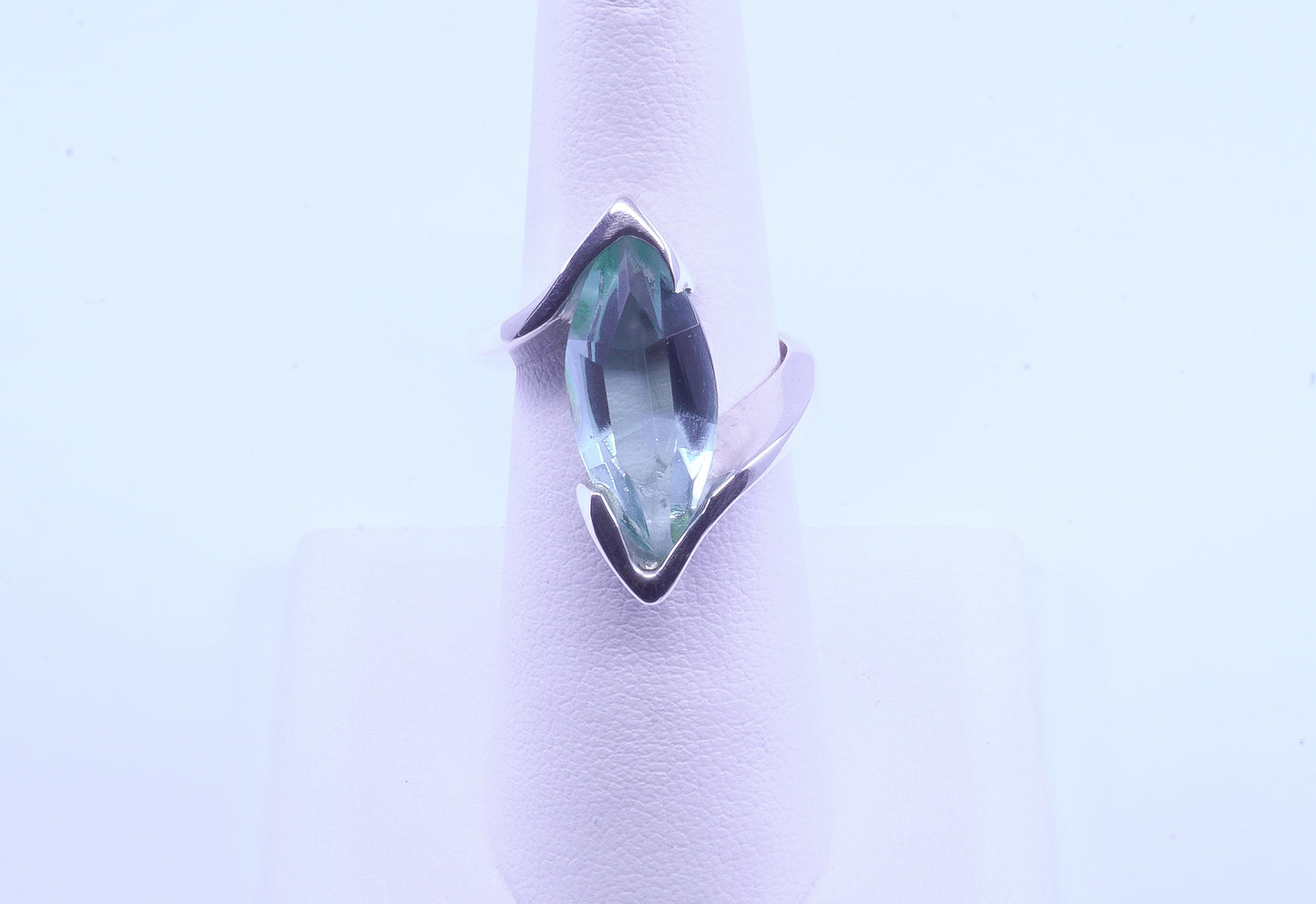 Anillo plata sólida 925, cristal checo color aqua montado en ovalo