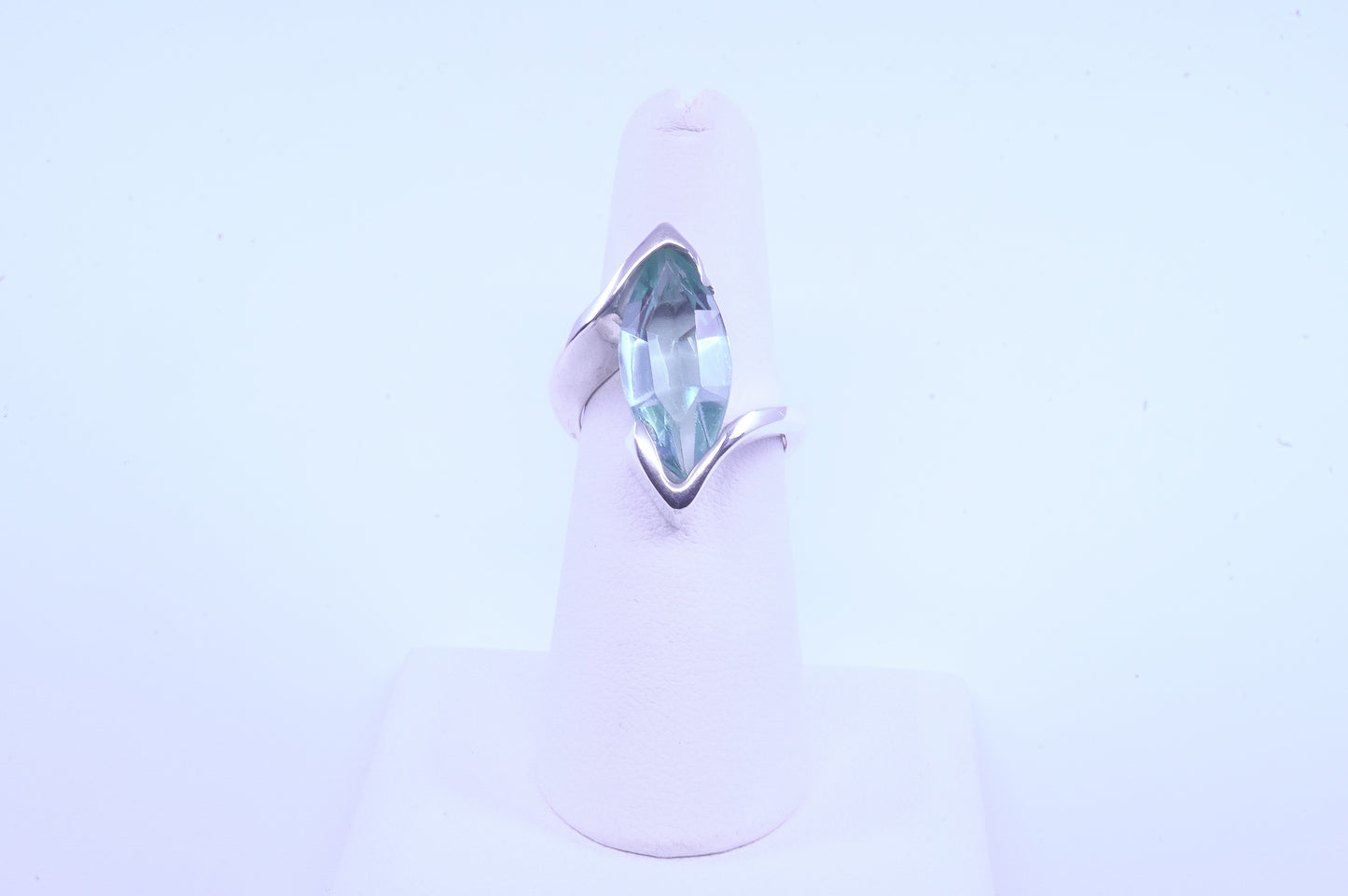 Anillo plata sólida 925, cristal checo color aqua montado en ovalo
