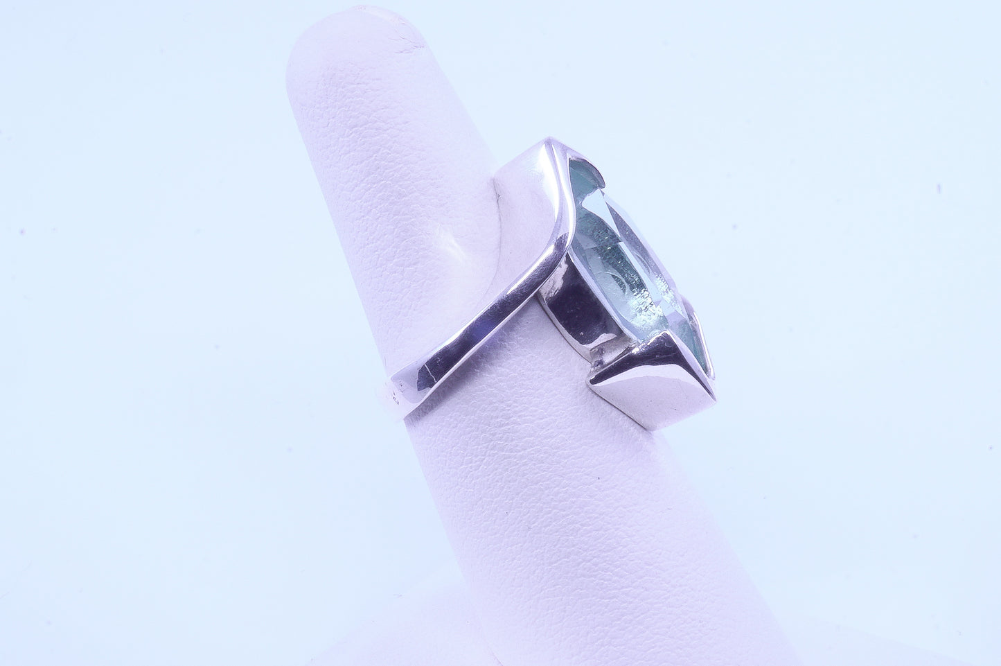 Anillo plata sólida 925, cristal checo color aqua montado en ovalo