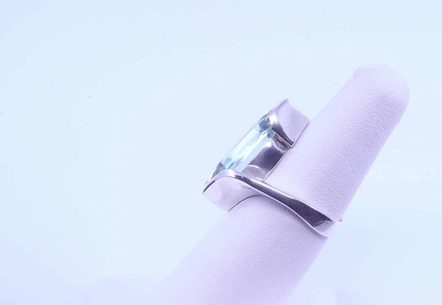 Anillo plata sólida 925, cristal checo color aqua montado en ovalo
