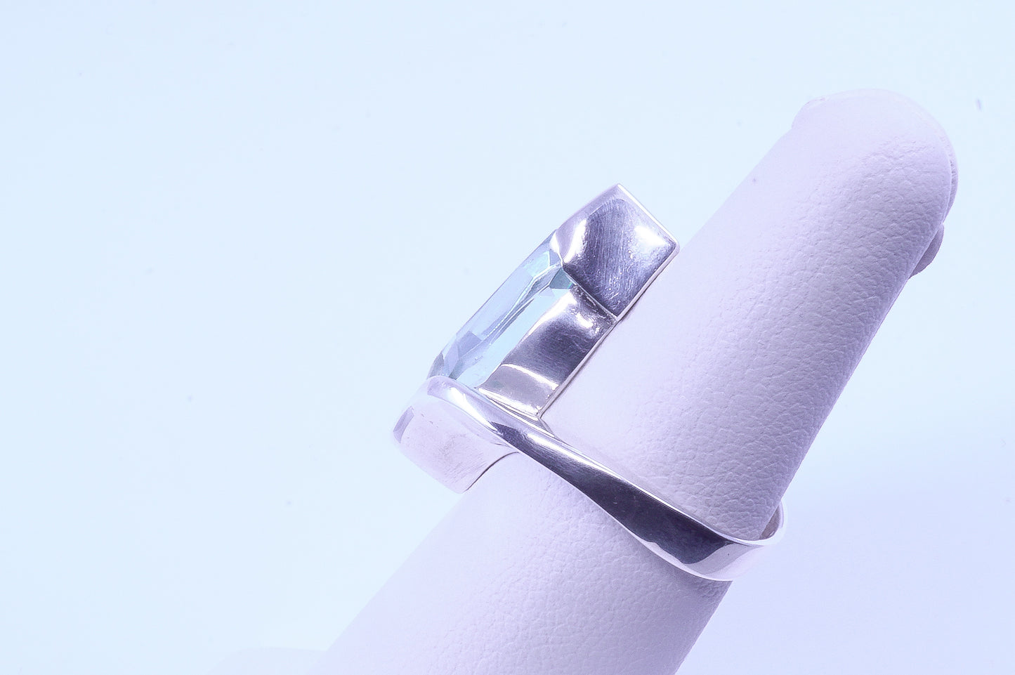 Anillo plata sólida 925, cristal checo color aqua montado en ovalo