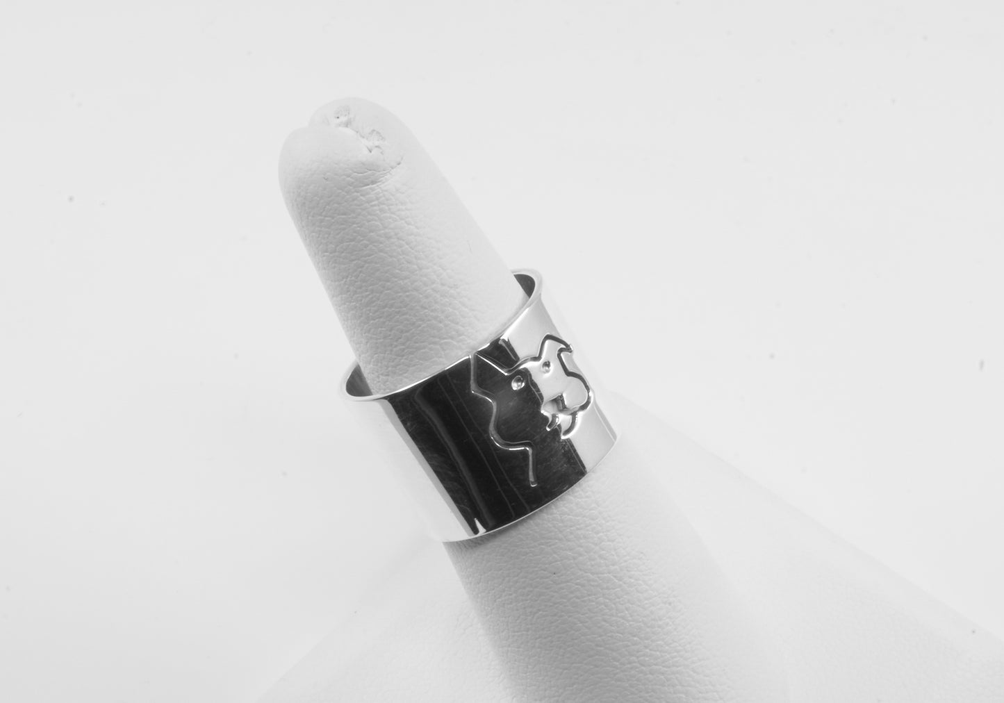 Anillo plata solida 925, perrito grabado en banca de 16mm