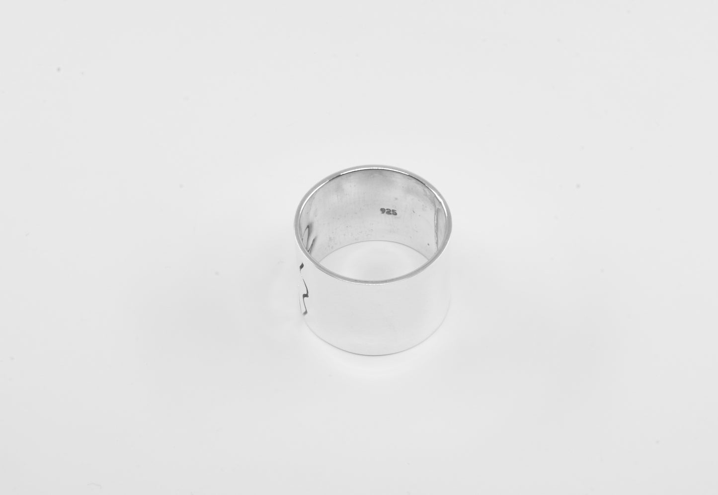 Anillo plata solida 925, perrito grabado en banca de 16mm