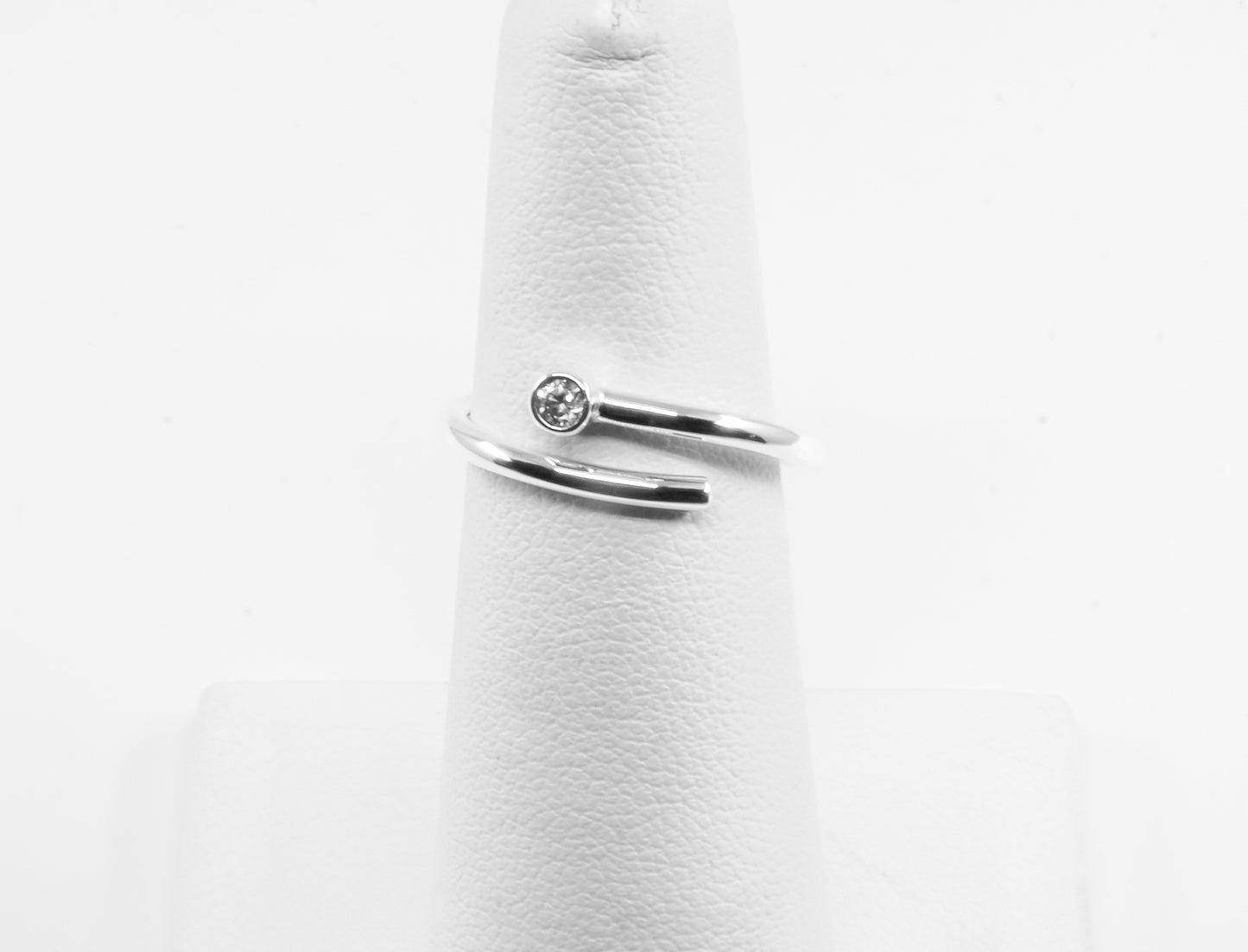 Anillo plata solida 925, liso con circonia en punta