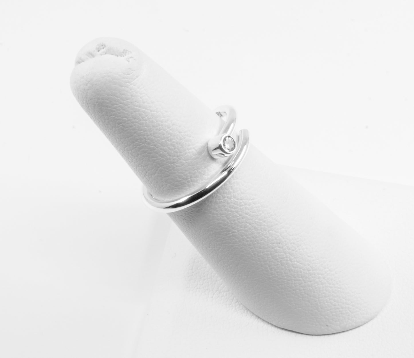 Anillo plata solida 925, liso con circonia en punta