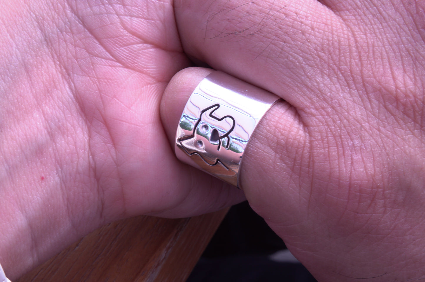 Anillo plata solida 925, perrito grabado en banca de 16mm