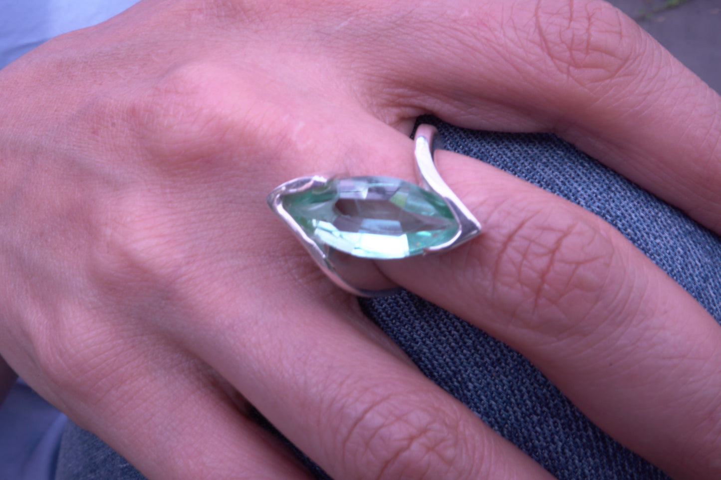 Anillo plata sólida 925, cristal checo color aqua montado en ovalo