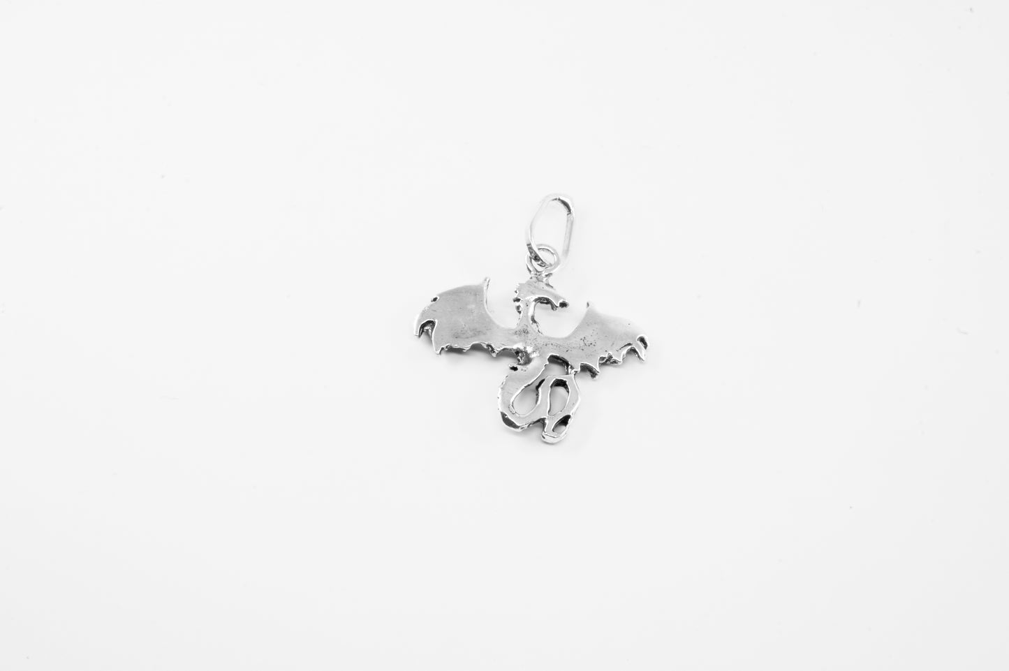 Dije plata solida 925, dragón al vuelo con alas abiertas (cadena incluída)