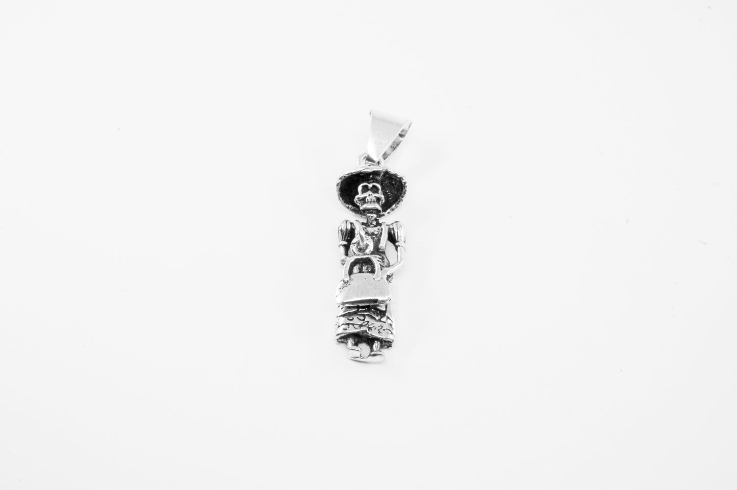 Juego de aretes y dije de plata solida 925, Catrina de cuerpo entero con bolso colgante (cadena incluída)