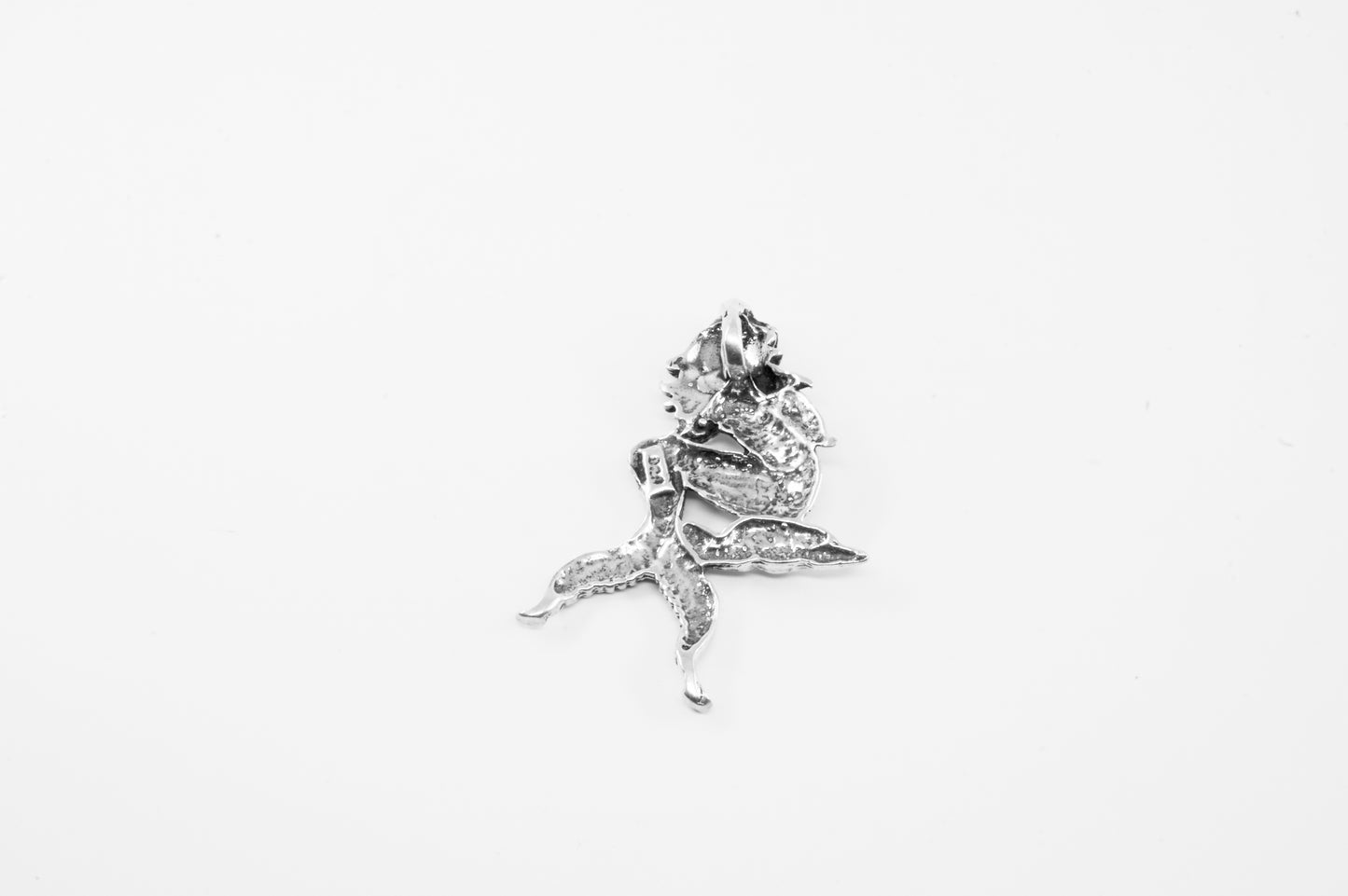 Dije de plata solida 925, Sirena de cuerpo entero sentada en roca de tortuga (cadena incluída)