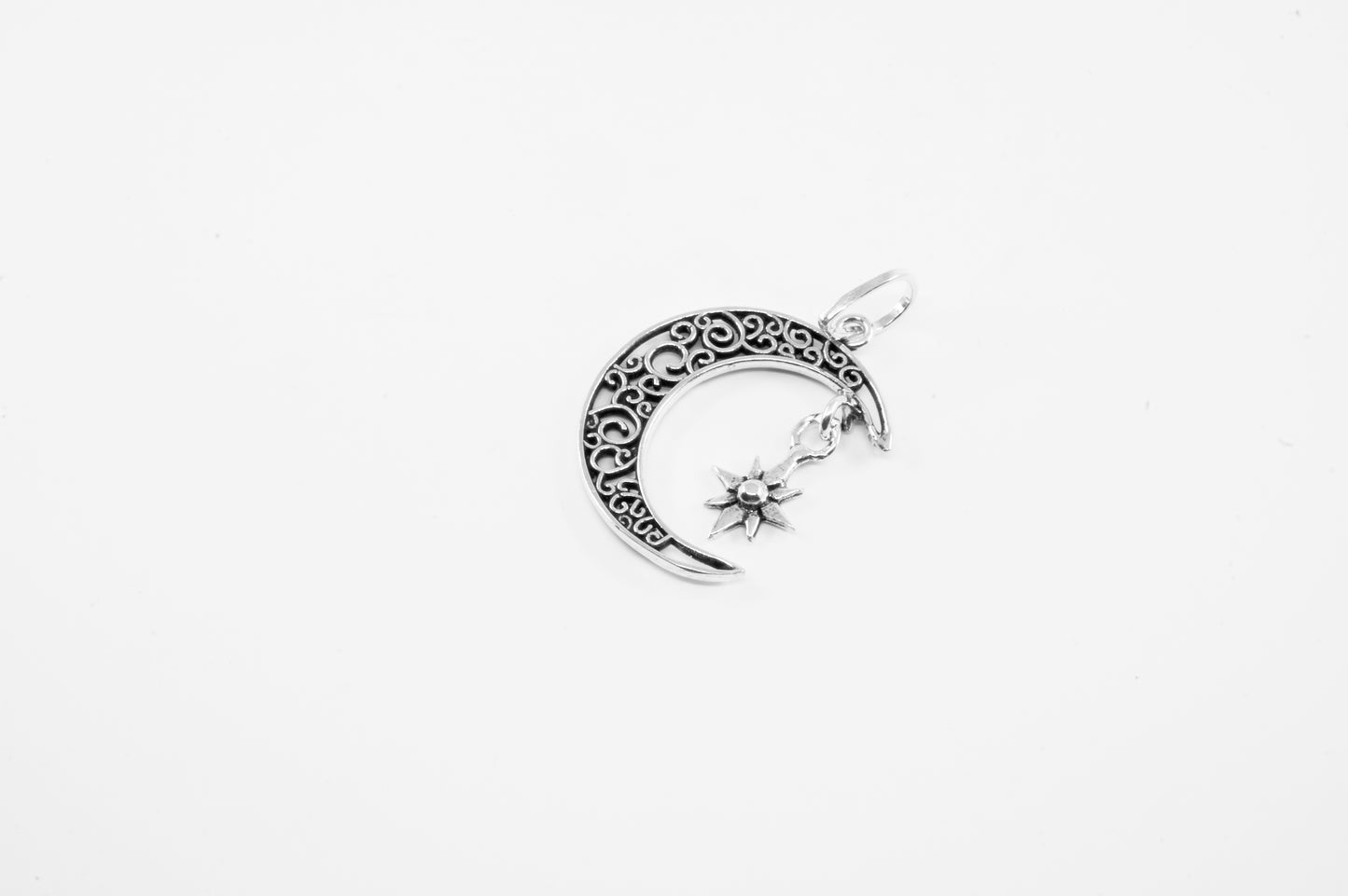 Juego de Dije y Aretes de plata solida 925, Luna calada con garigoleo y luna colgante (cadena incluída)