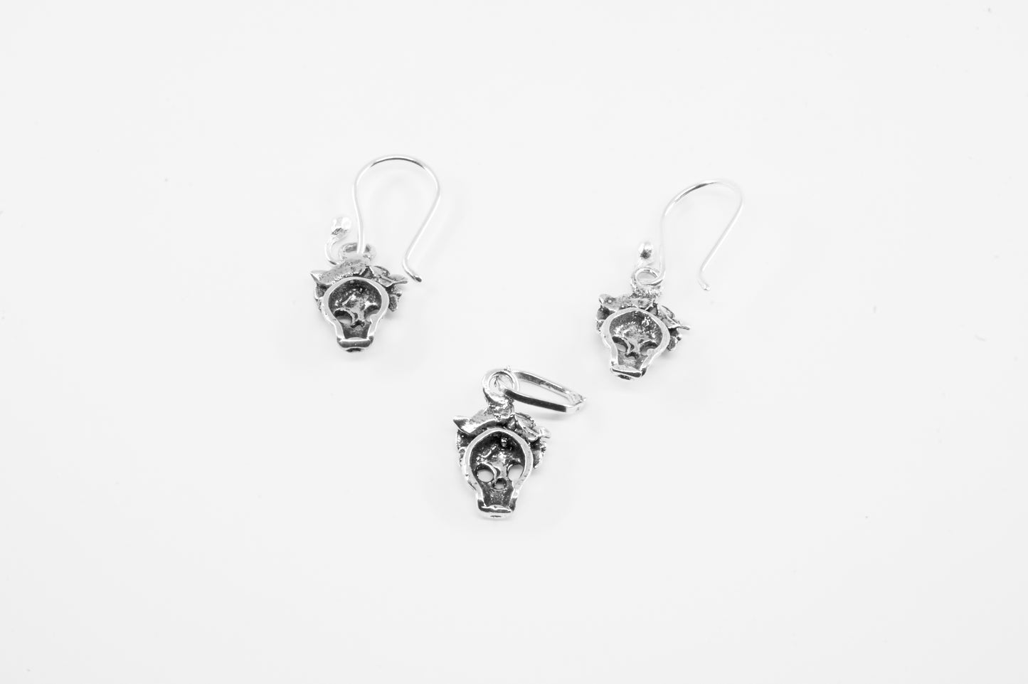 Juego de plata solida 925, catrinas en aretes y dije miniatura