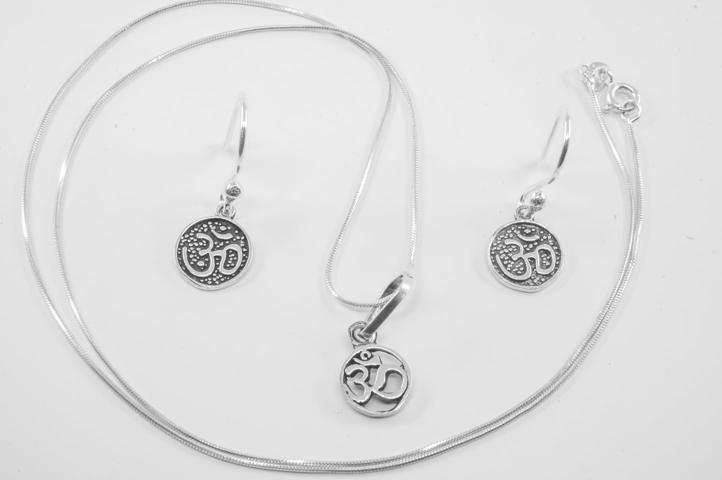 Juego de plata solida 925, símbolo de OM (cadena incluída)