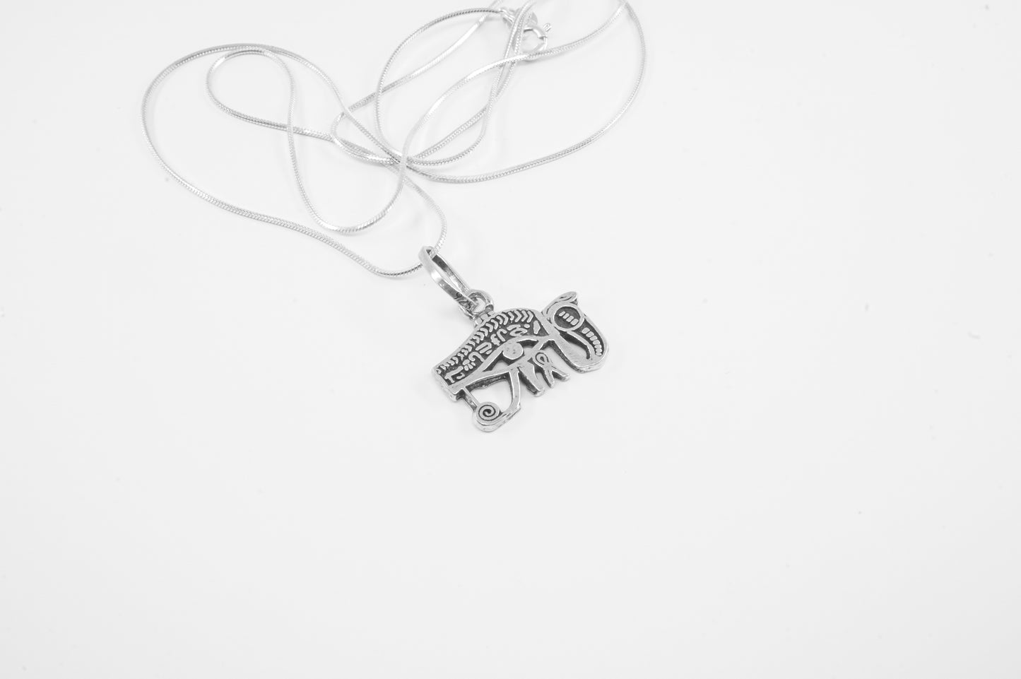 Dije de plata solida 925, Ojo de Horus o Ra (cadena incluída)