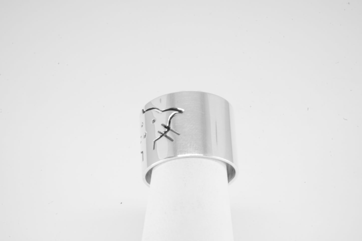 Anillo plata solida 925, gatito grabado en banca de 16mm