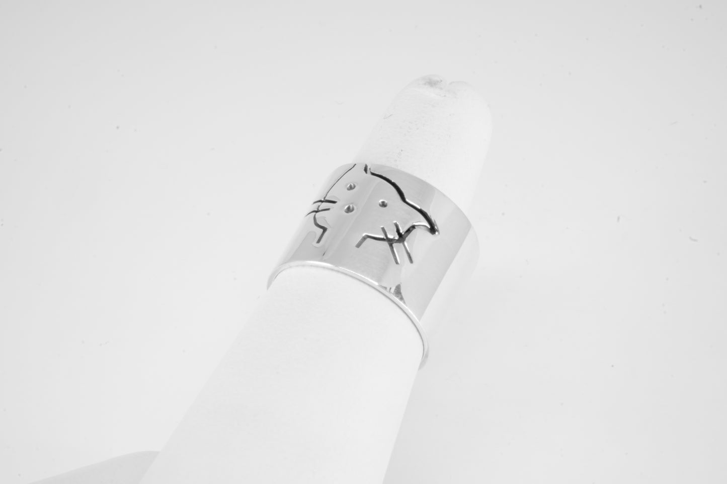 Anillo plata solida 925, gatito grabado en banca de 16mm