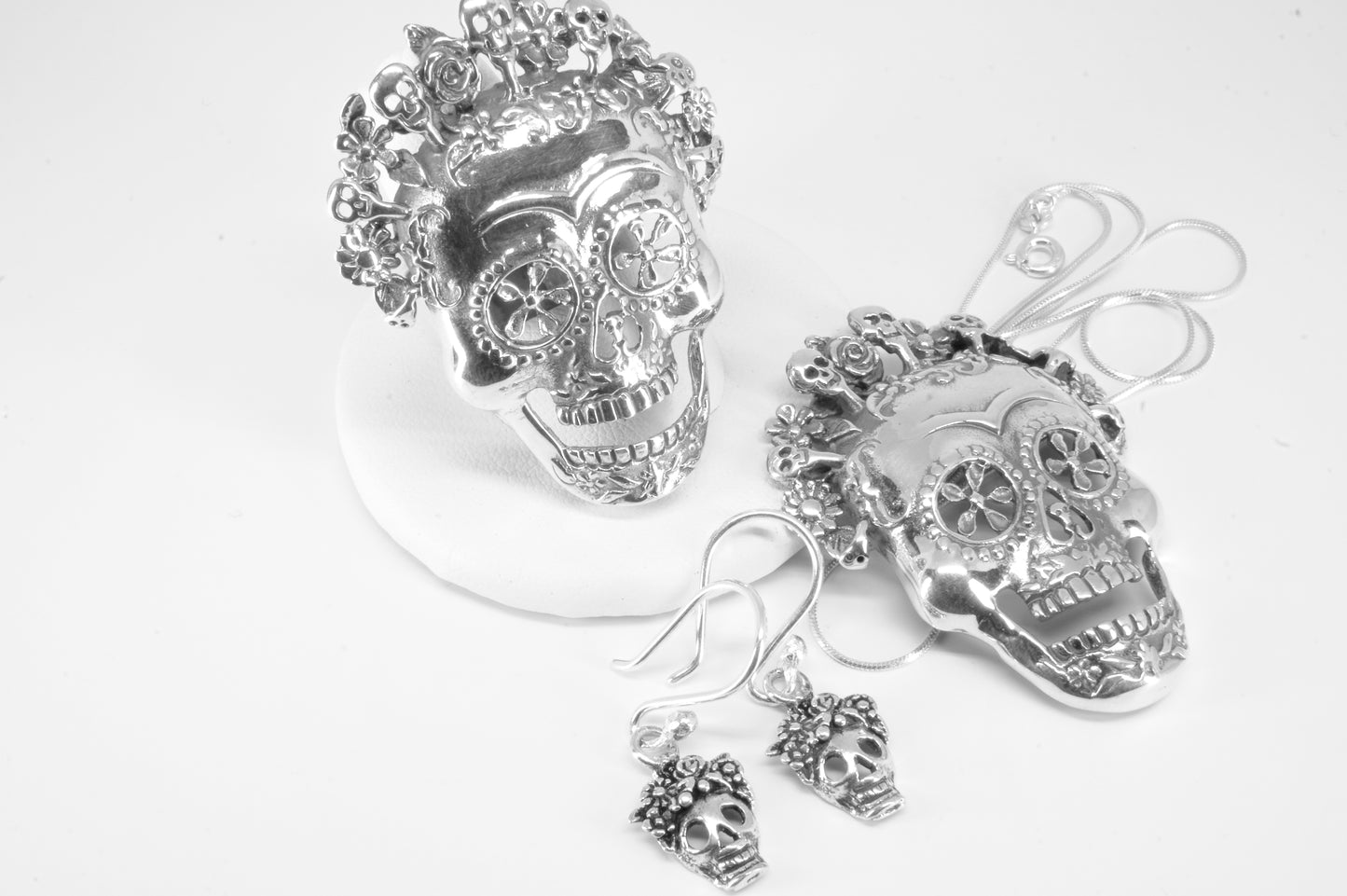 Conjunto de dije, aretes y anillo de plata solida 925, catrina coco con cadena incluida