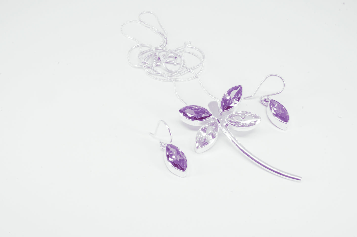 Juego de dije y aretes de plata solida 925, metamorfosis con circonia morado con cadena incluida