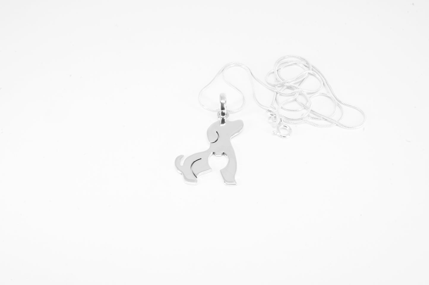 Dije de plata solida 925, gato dentro del perro con cadena de 48cms incluida