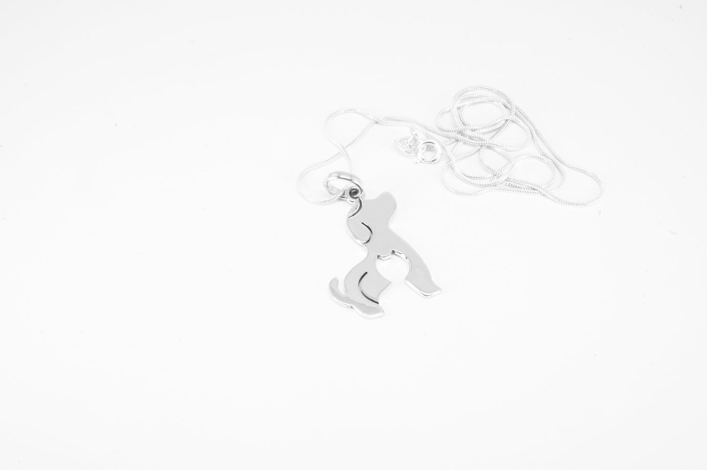 Dije de plata solida 925, gato dentro del perro con cadena de 48cms incluida