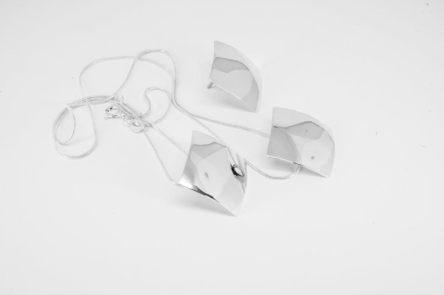 Juego de dije y aretes de plata solida 925, cuadro