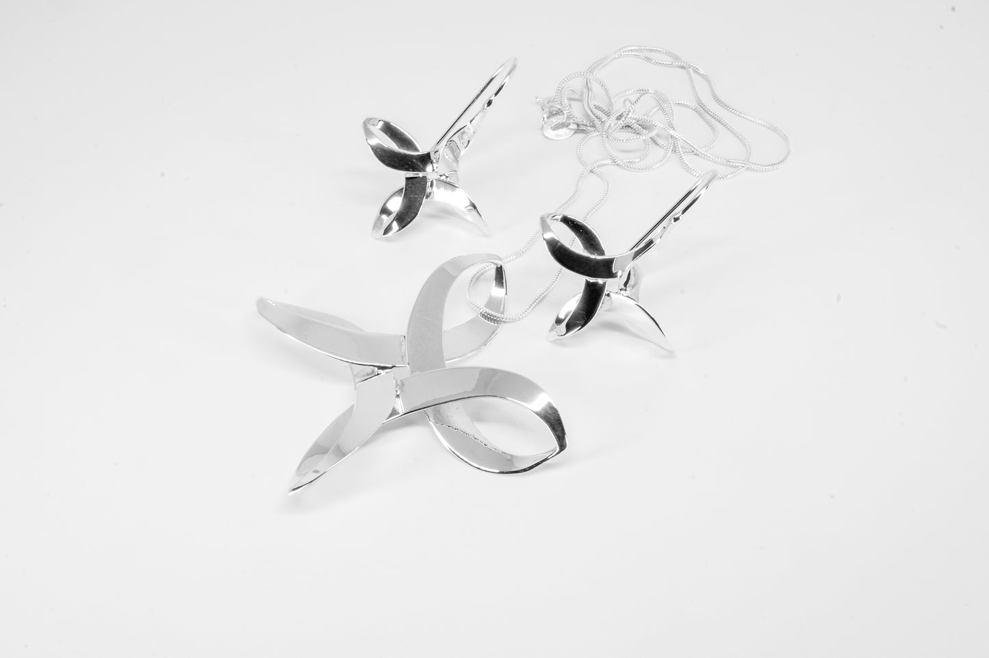 Juego de dije y aretes de plata solida 925, Centurio con cadena incluida