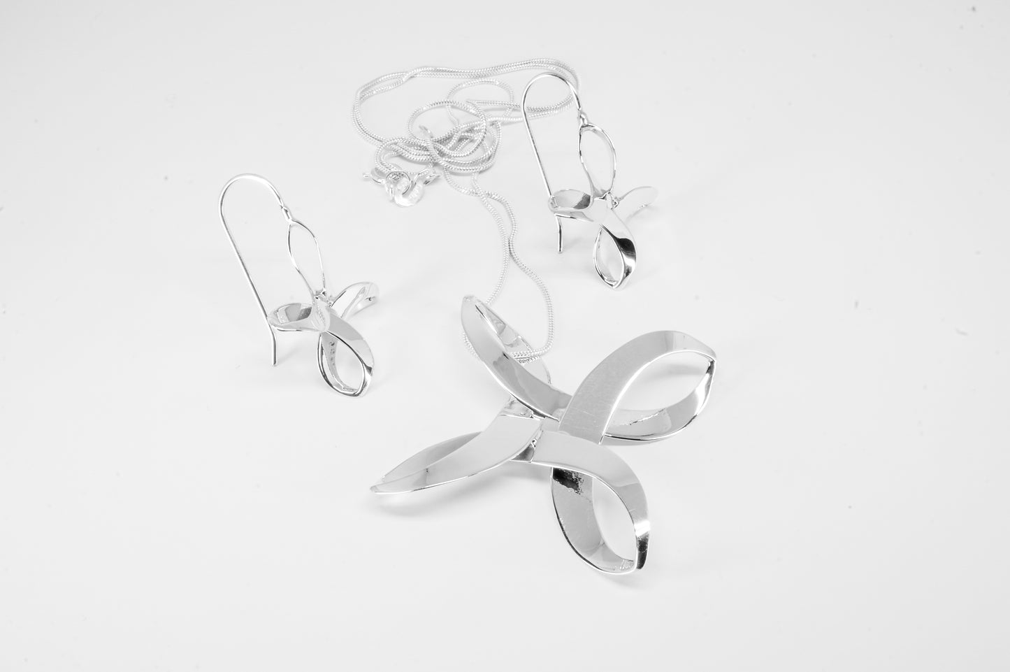 Juego de dije y aretes de plata solida 925, Centurio con cadena incluida