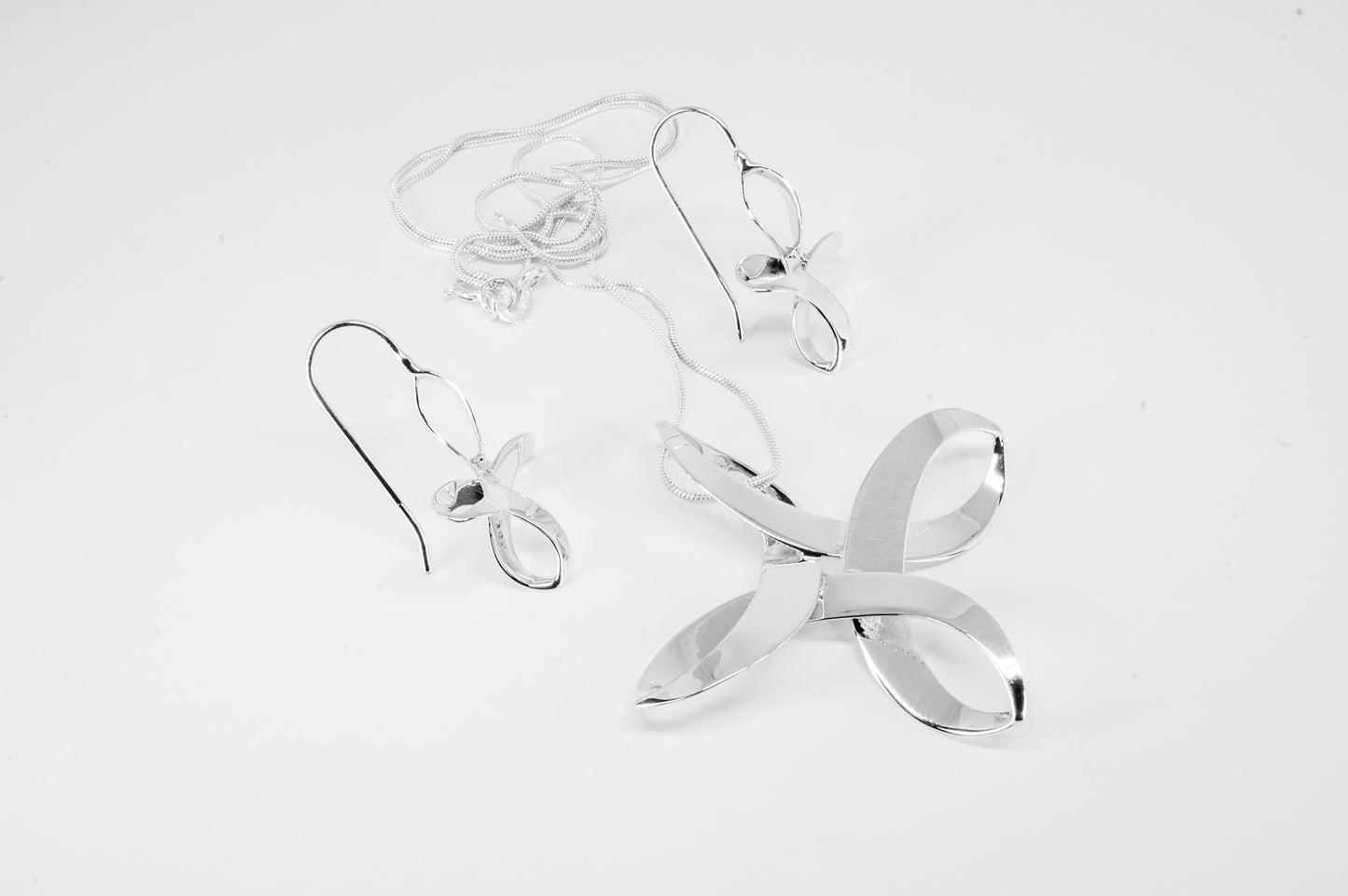 Juego de dije y aretes de plata solida 925, Centurio con cadena incluida