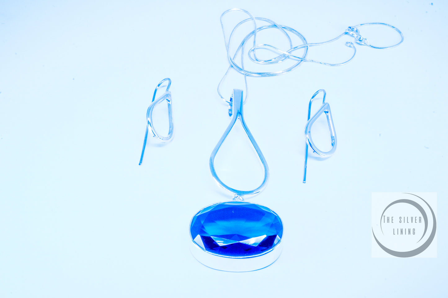 Juego de dije y aretes de plata 925, Modelo Gota con Cristal Azul Oscuro