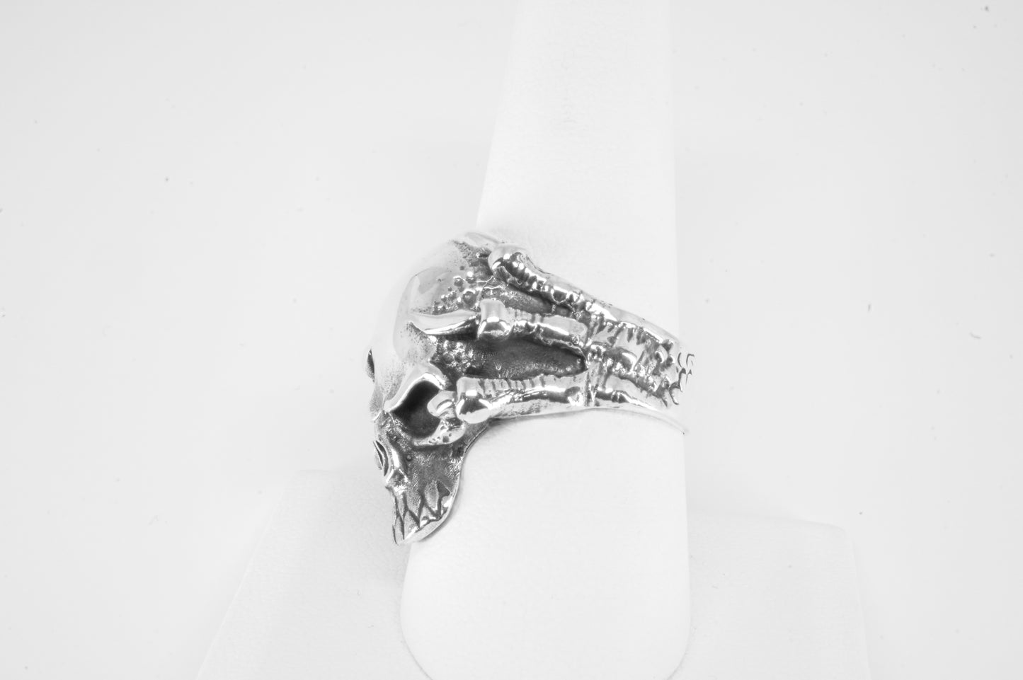 Anillo de Plata 925, Calavera Frontal con Garras Laterales