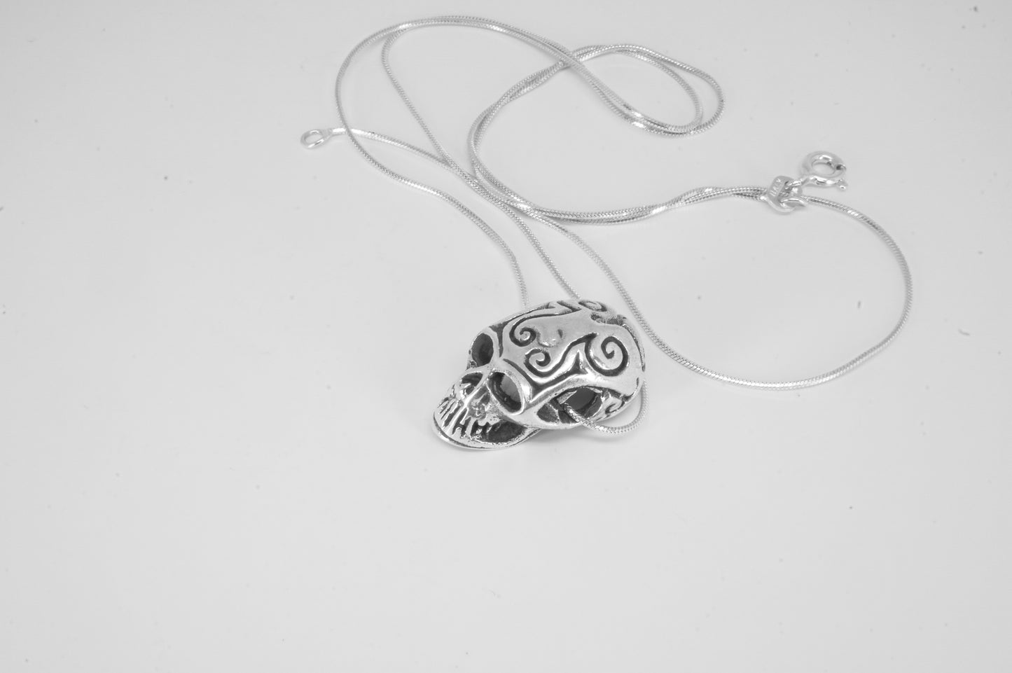 Dije de Plata 925, Calavera Mid-Miniatura con cadena incluída