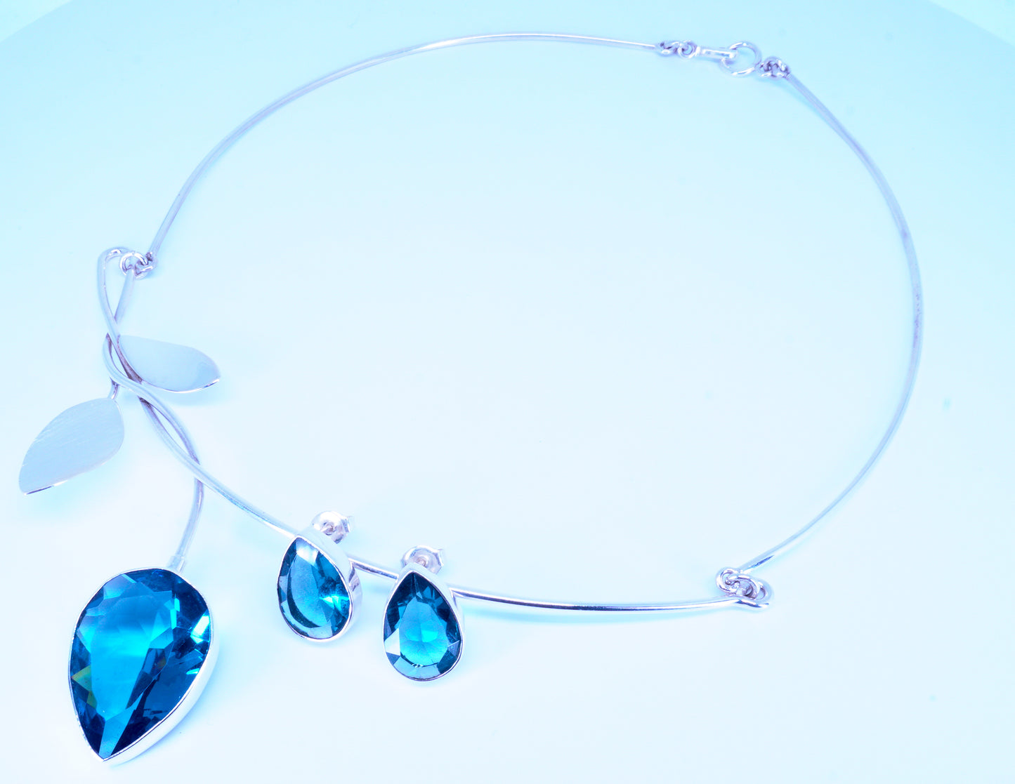 Gargantilla de Hoja Otoñal con Cristal Azul con Aretes de Cristal