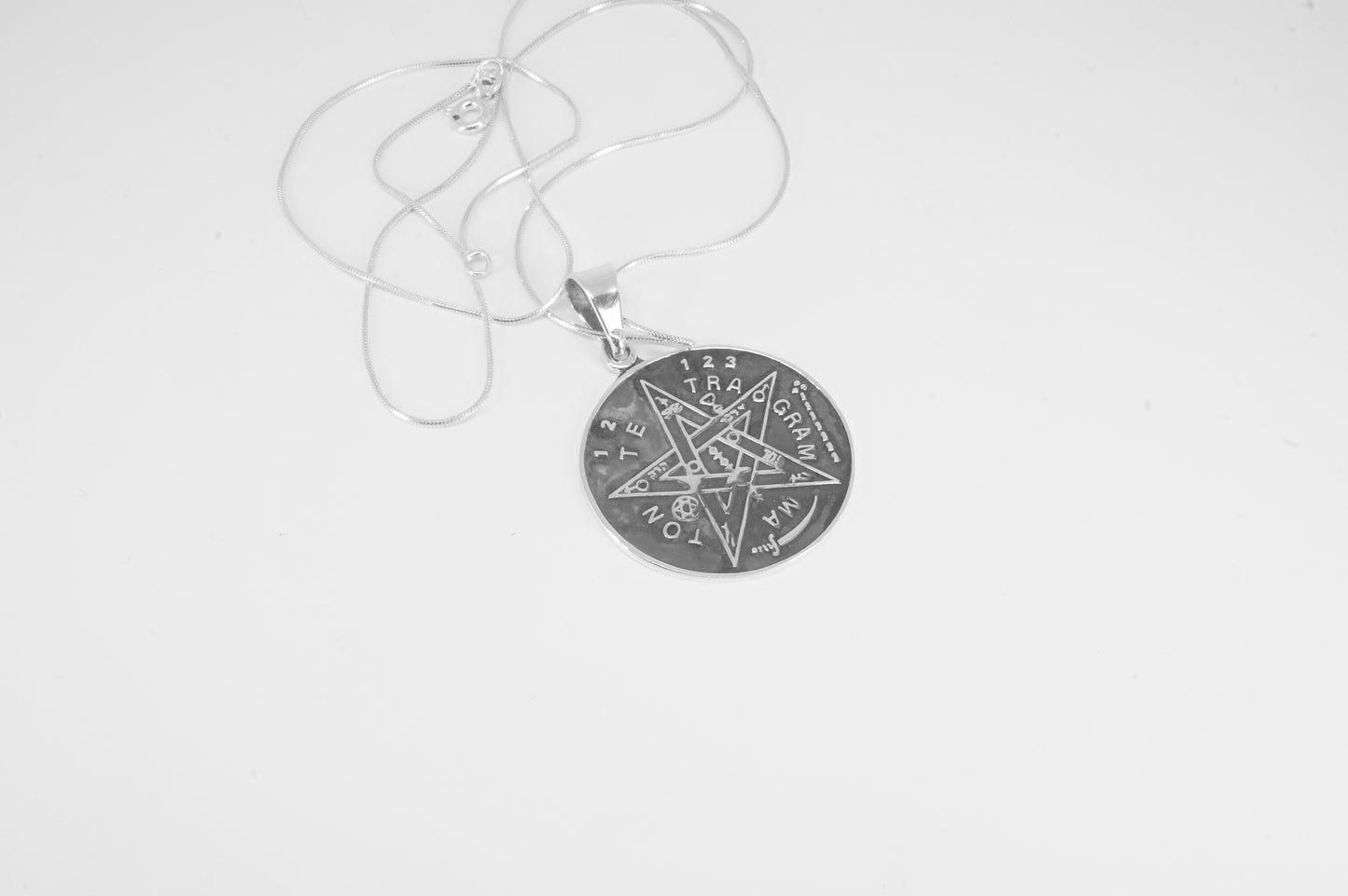 Dije de plata solida 925, Tetragramatron Sólido con cadena incluÍda