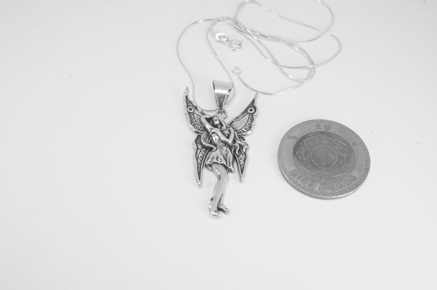 Dije de plata solida 925 Hada con brazo cruzado