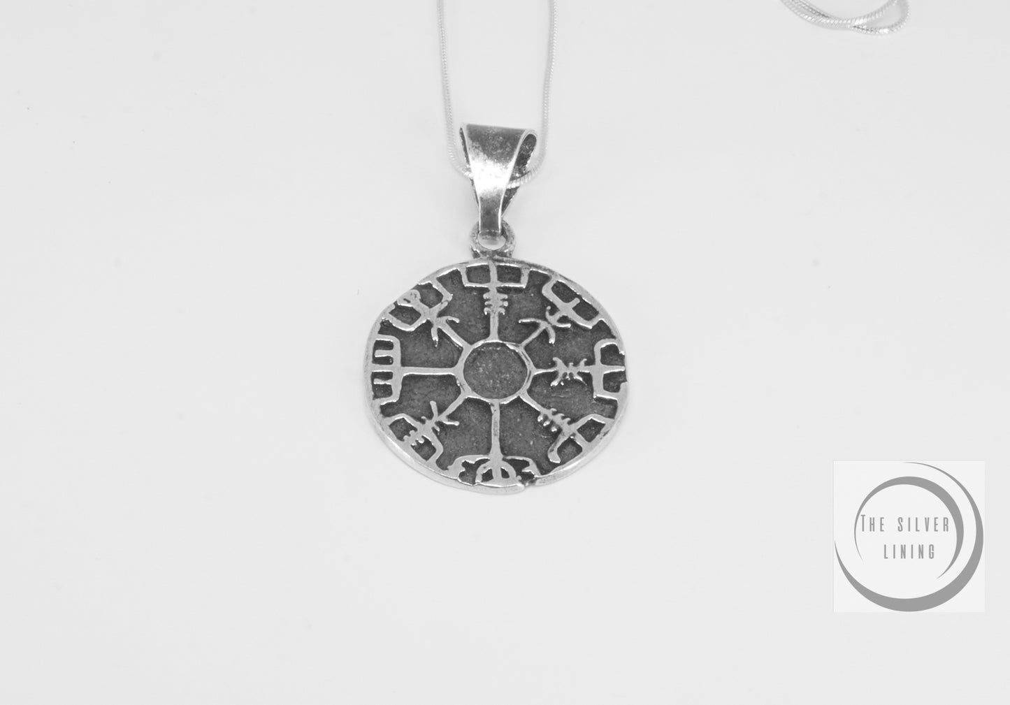 Dije de plata solida 925 El Vegvisir con cadena de 48cms incluida