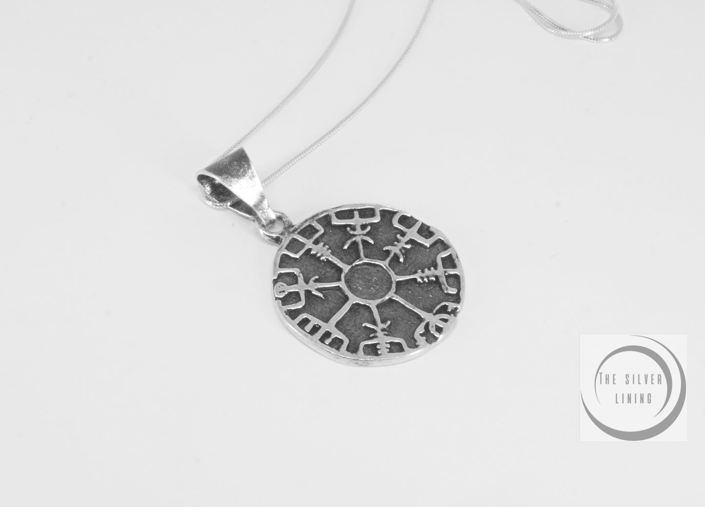 Dije de plata solida 925 El Vegvisir con cadena de 48cms incluida