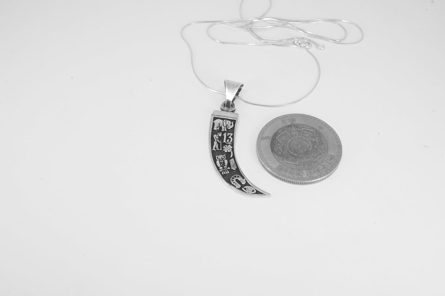 Dije de plata solida 925 Colmillo de la Suerte con cadena incluida