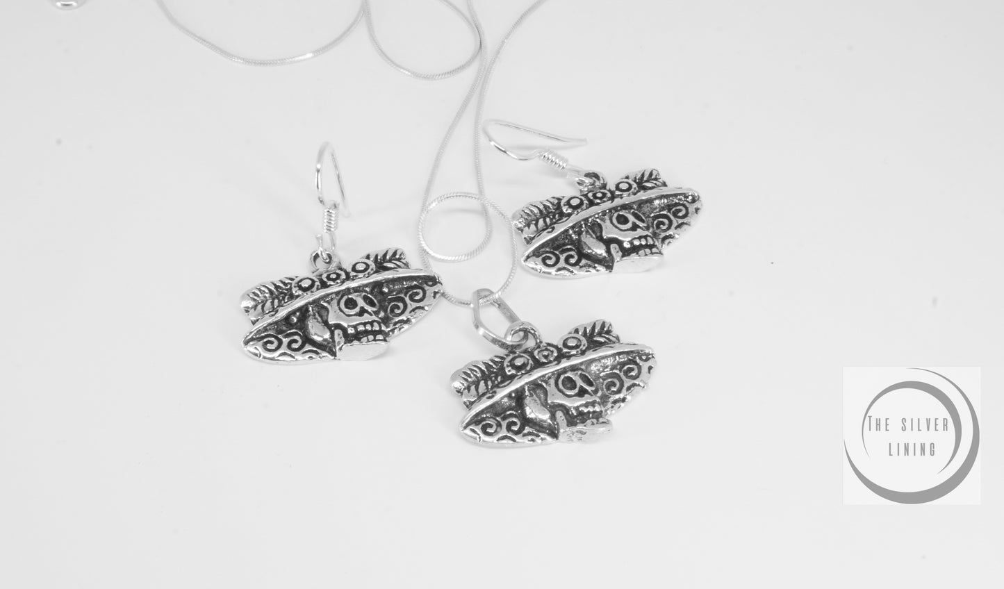 Juego de dije y aretes en plata 925, Catrinas con sombrero grande incluye cadena
