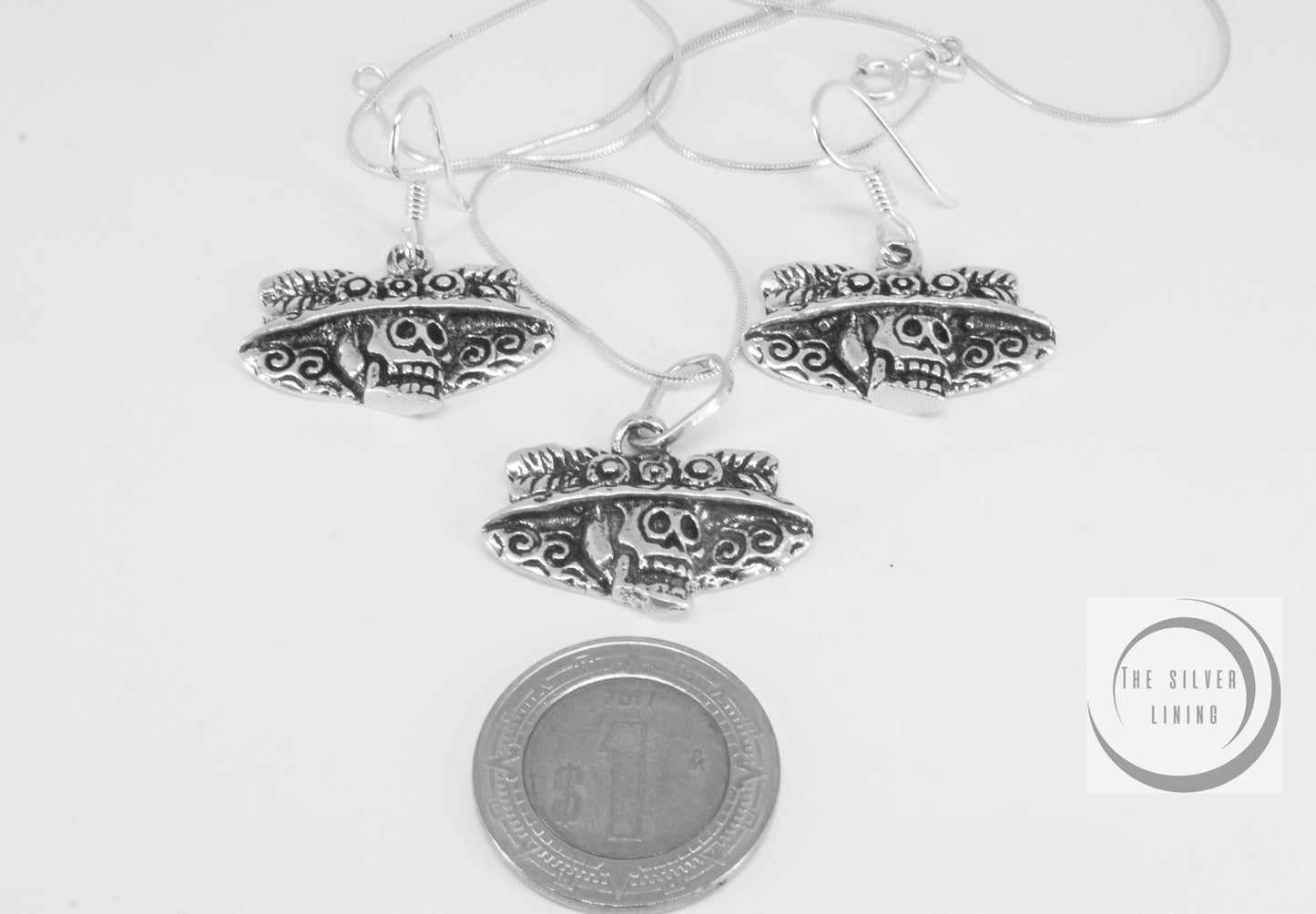 Juego de dije y aretes en plata 925, Catrinas con sombrero grande incluye cadena