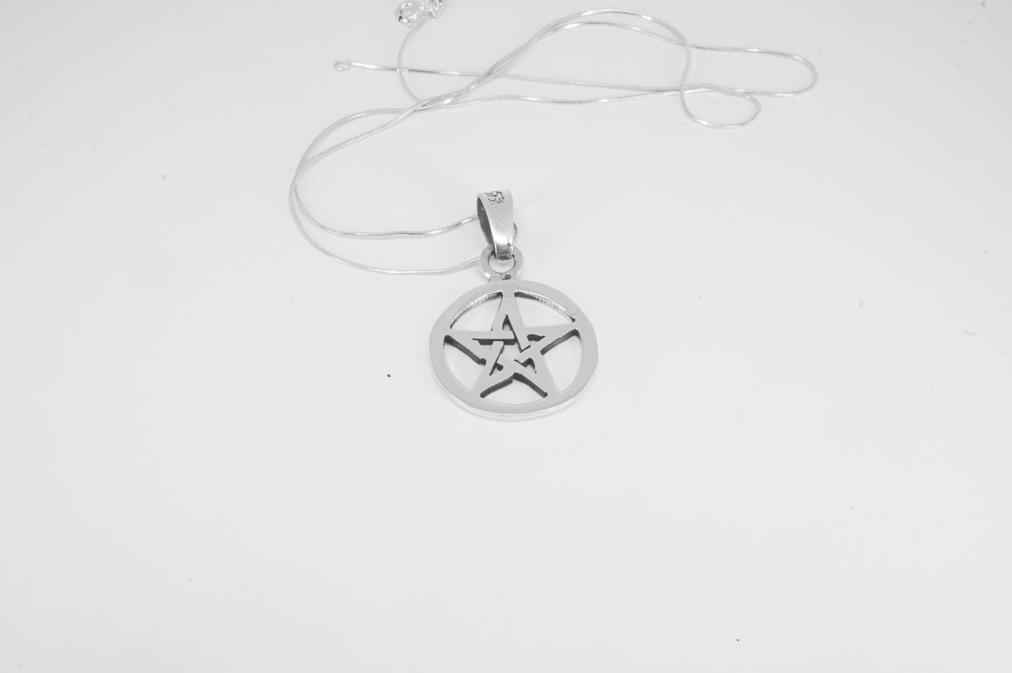 Dije de plata solida 925, Estrella de 5 picos con cadena de 48cms incluida