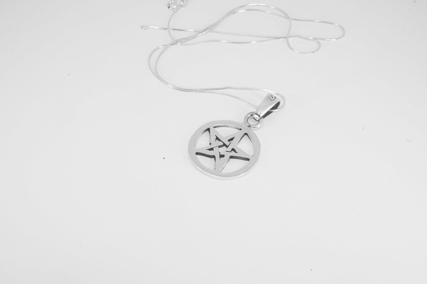 Dije de plata solida 925, Estrella de 5 picos con cadena de 48cms incluida