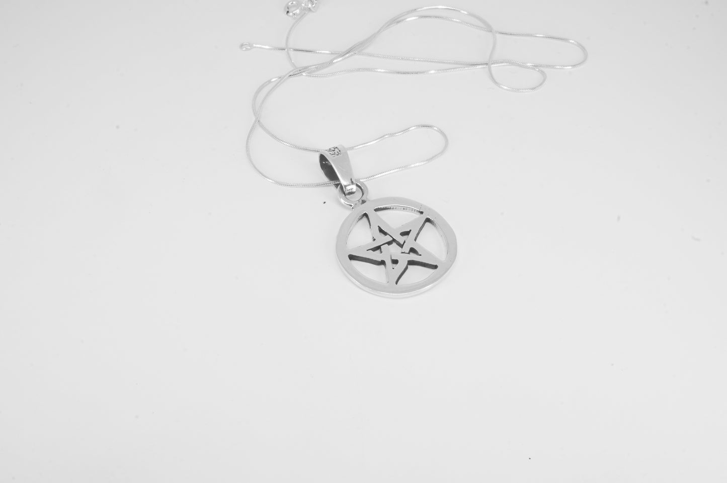 Dije de plata solida 925, Estrella de 5 picos con cadena de 48cms incluida