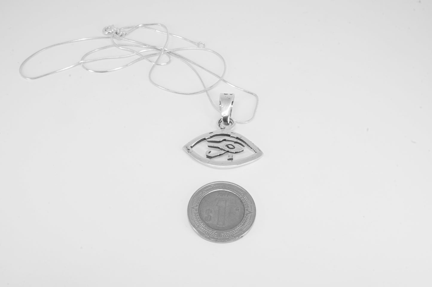 Dije de plata solida 925, Ojo de Horus con cadena de 48cms incluida