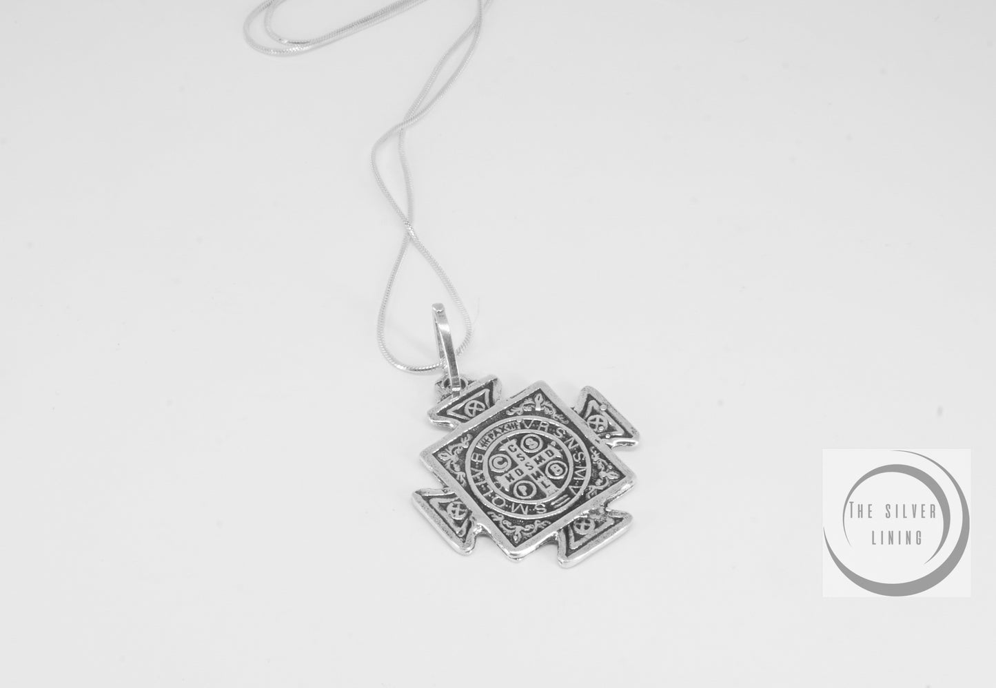 Dije de Plata 925, Amuleto medalla de San Benito con cadena incluída