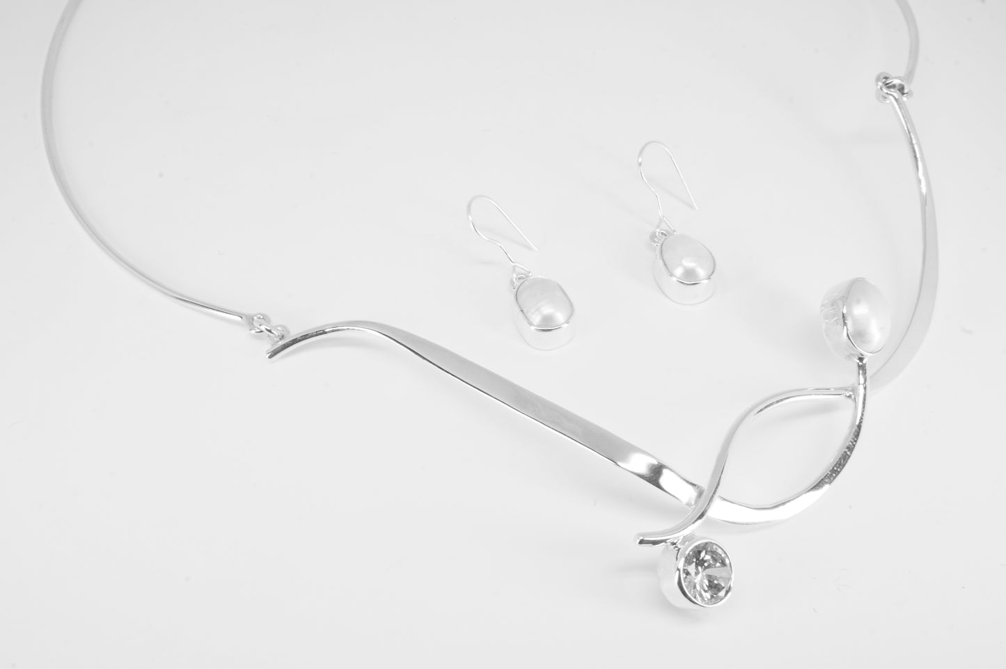 Gargantilla y Aretes de Plata 925 con Perlas de Río y Circonia