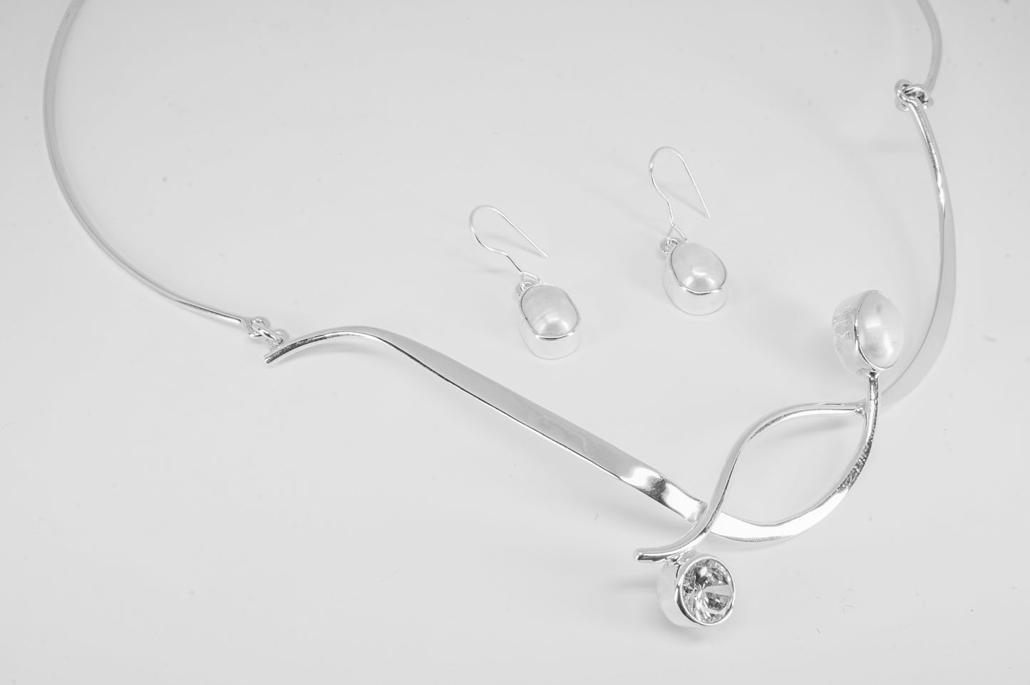 Gargantilla y Aretes de Plata 925 con Perlas de Río y Circonia