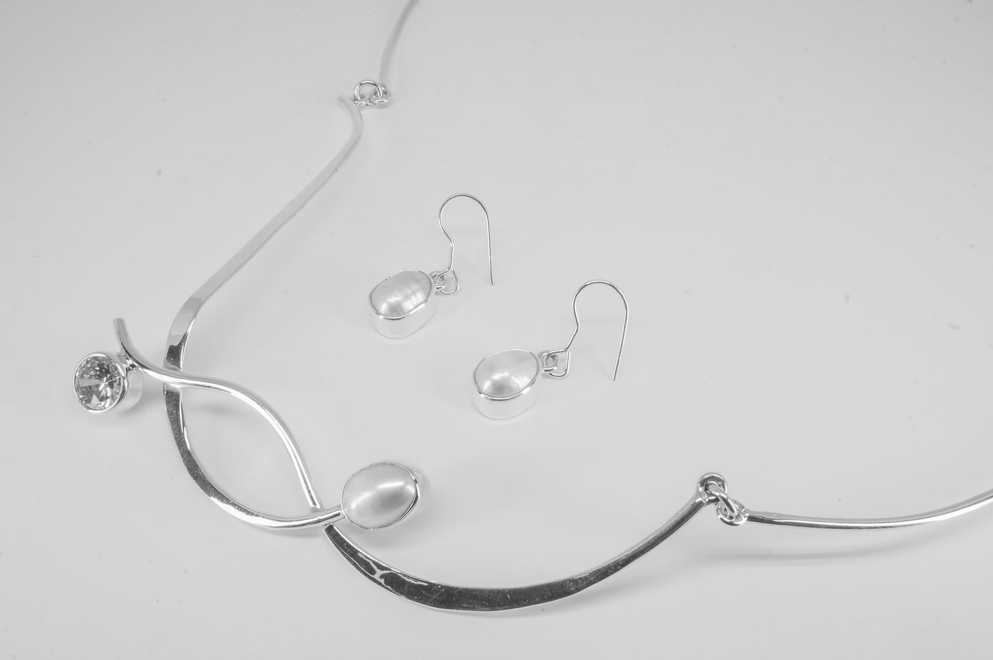 Gargantilla y Aretes de Plata 925 con Perlas de Río y Circonia