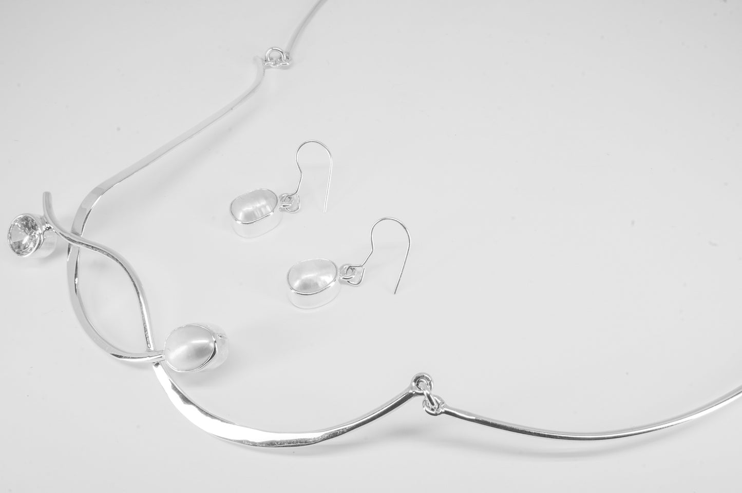 Gargantilla y Aretes de Plata 925 con Perlas de Río y Circonia